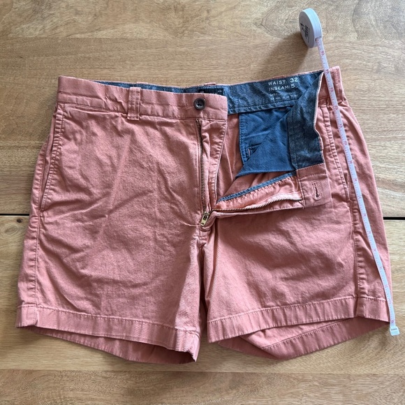 J. Crew | 32W | 5" Shorts - Picture 4 of 7